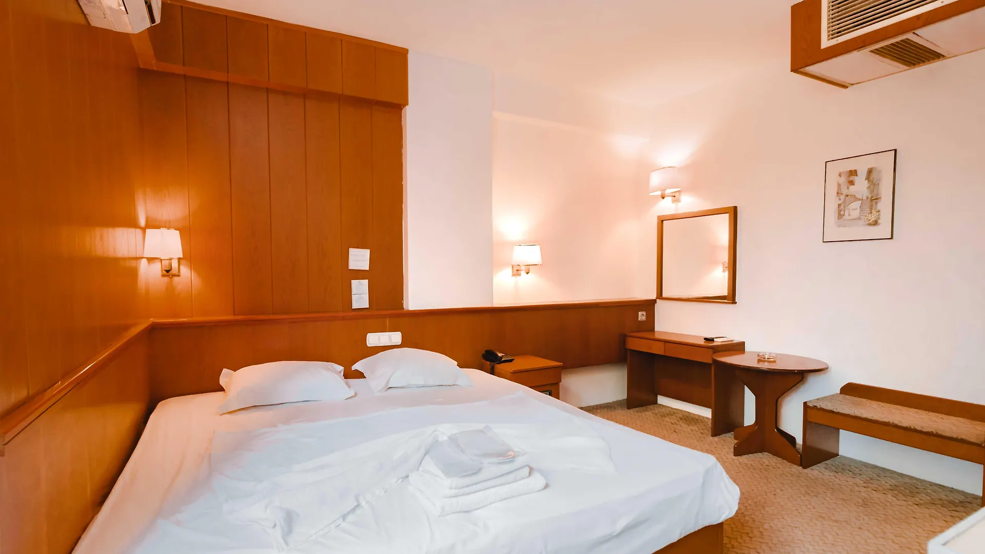 Hotel Gueleryuez 2 Antalya 2*,