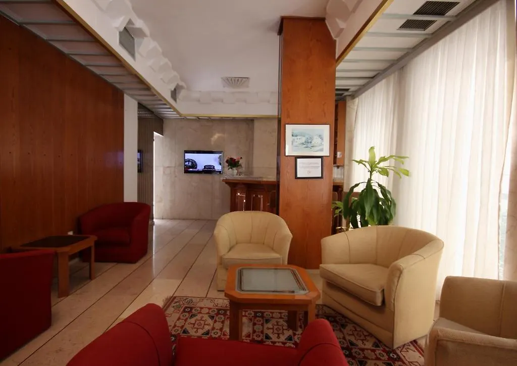 Hotel Gueleryuez 2 Antalya 2*,